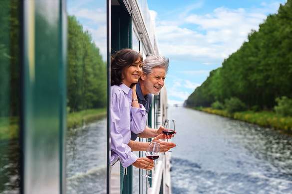 AMADEUS Guest Experience Lifestyle Suite ©Leuftner Cruises Amadeus Tom Yasny.jpg